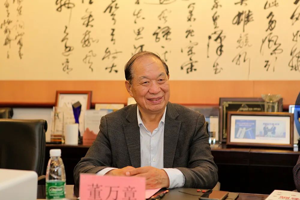 座谈会首先由董万章介绍了《研究报告》出台的背景和基本内容.